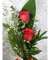 Dos rosas naturales preparadas en Miajadas