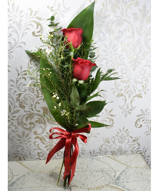 Dos rosas naturales preparadas en Miajadas