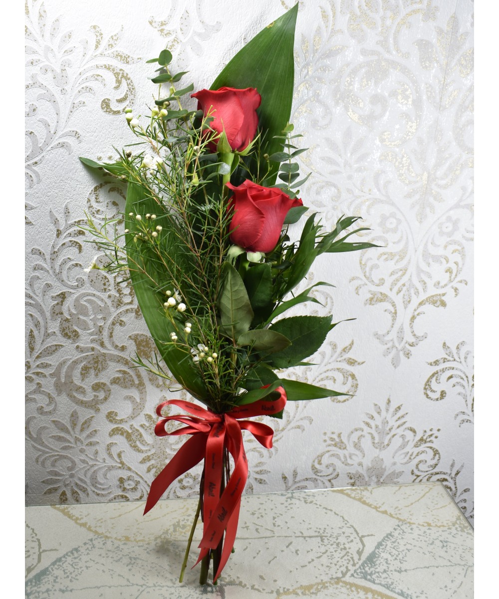 Dos rosas naturales preparadas en Miajadas