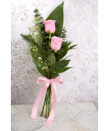 Dos rosas naturales preparadas en Miajadas